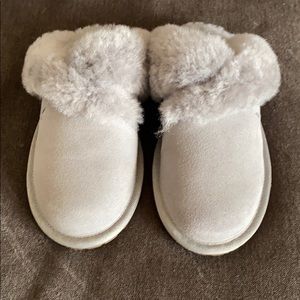 Slip on slippers by KOOLABURRA